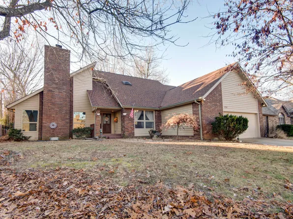 1224 W Burntwood Street, Springfield, MO 65803