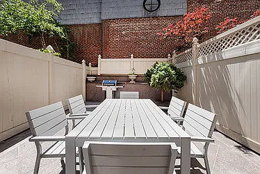 Rented by R New York