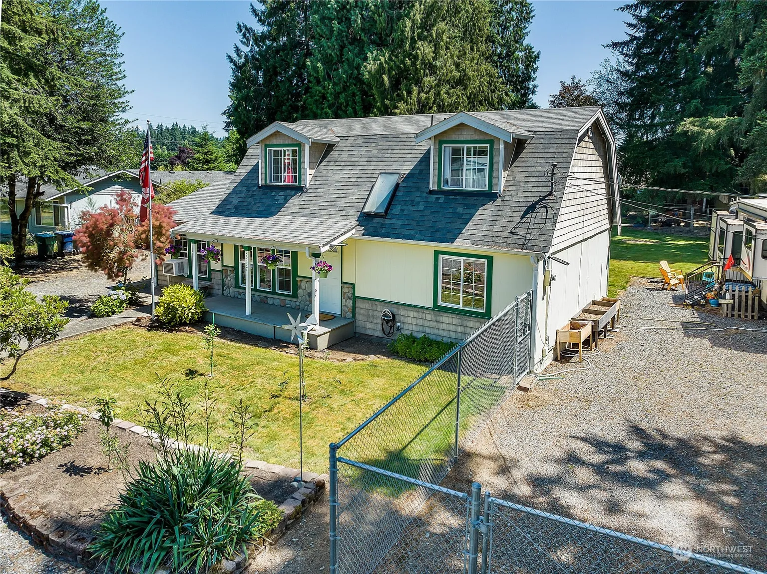 8227 158th Drive NE photo 1