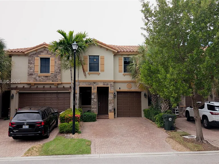 6943 Halton Park Ln — Photo 1