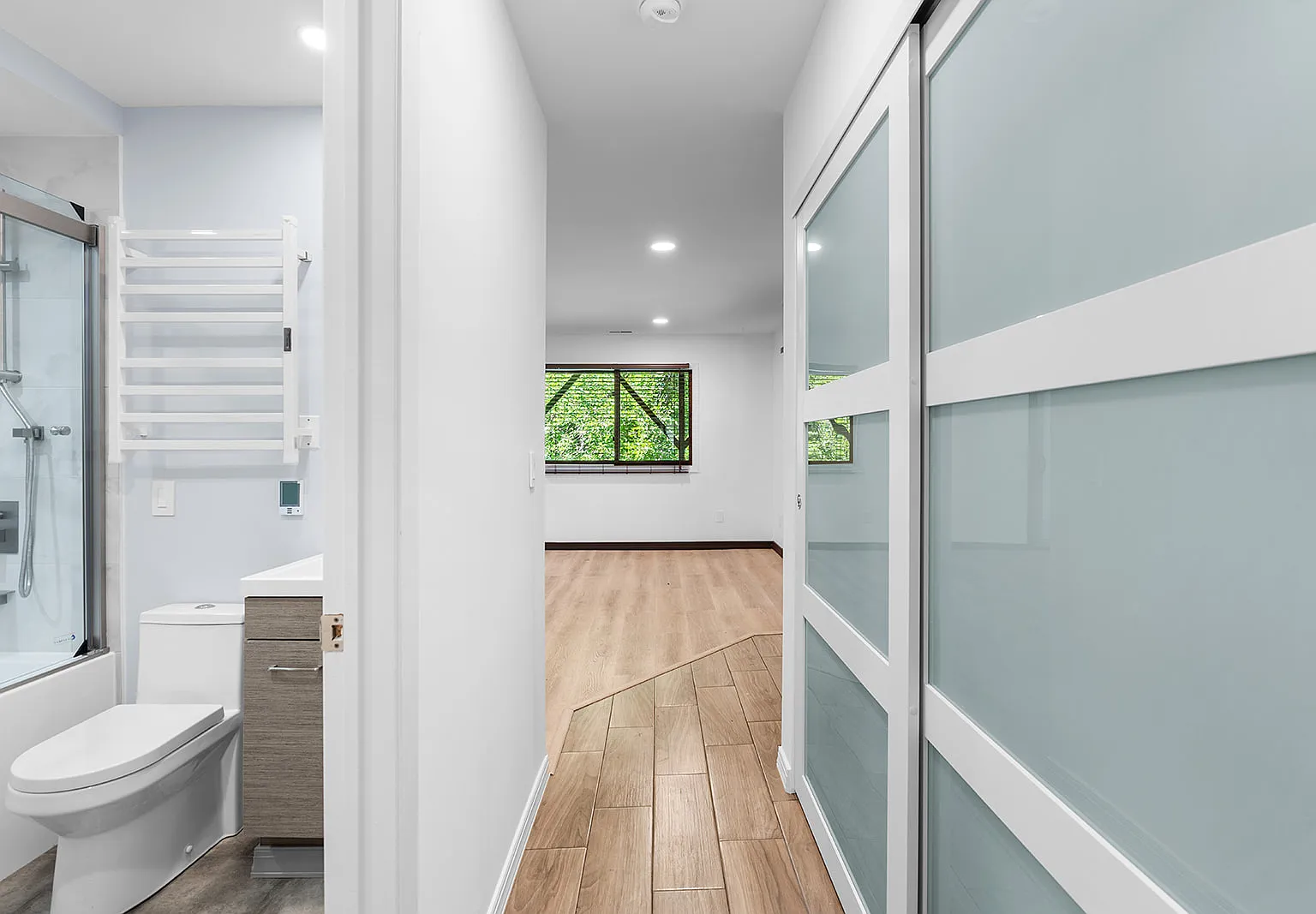 2 bed, 748 sqft, $2,300 — Photo 2
