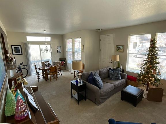 Open concept living room/dining room