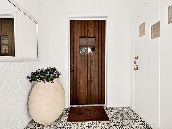 5th image of 1031 Reeder Cir NE