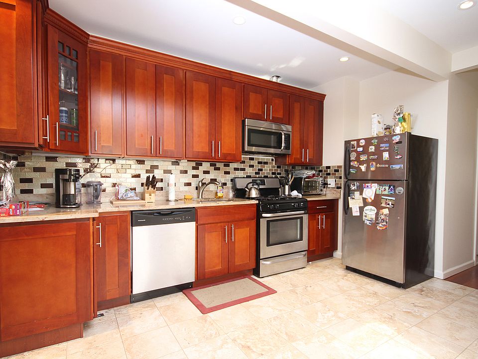 1st image of 20-25 33rd St #2T