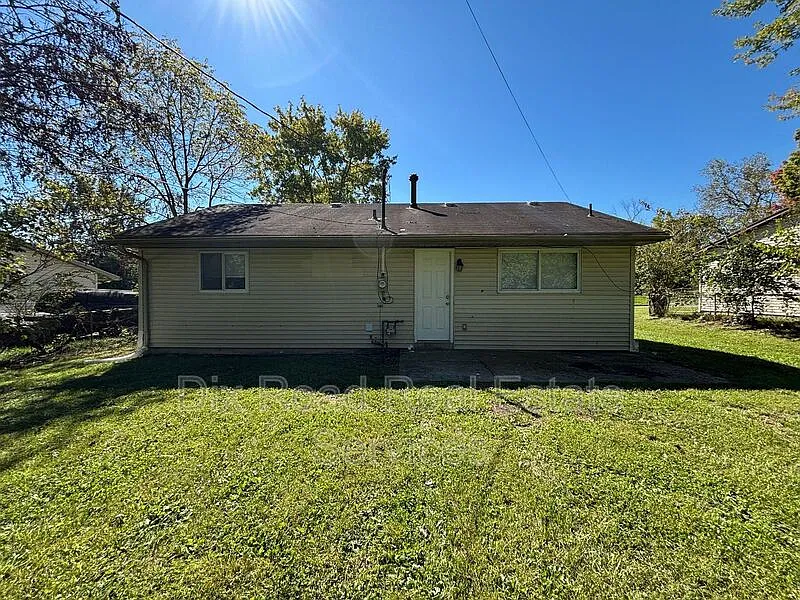 3 bed, 1.0 bath, 864 sqft, $1,050 — Photo 3