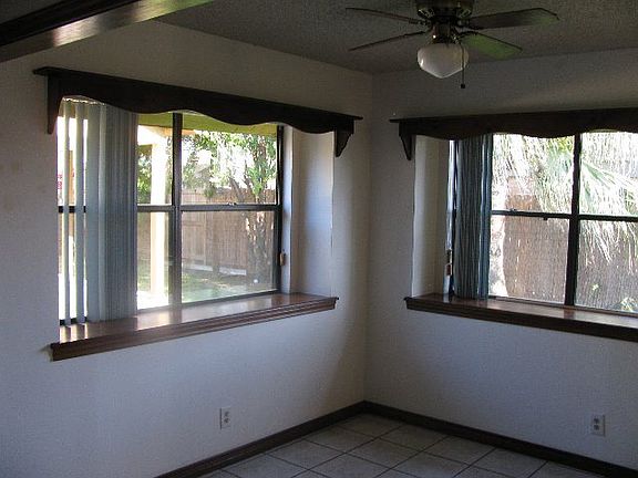 4th image of 1234 Sandy Hill Dr