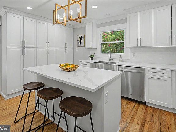 5th image of 4612 Steadman Pl