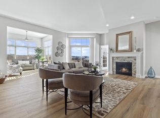 433 Standing Stone Dr #16-38, Waukesha, WI 53189