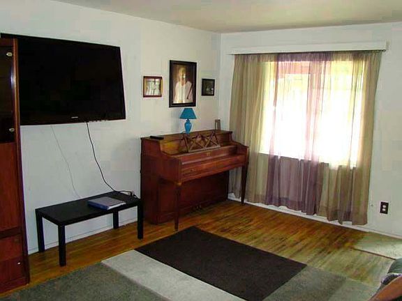 4th image of 14314 Osborne St