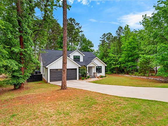 3rd image of 110 Crepe Myrtle Ln