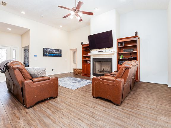 3rd image of 164 Scottsdale Dr #A