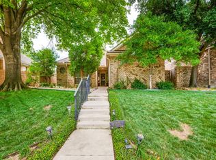 1909 Crockett Cir, Irving, TX 75038
