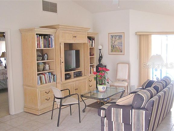 5th image of 1132 S Cypress Point Dr