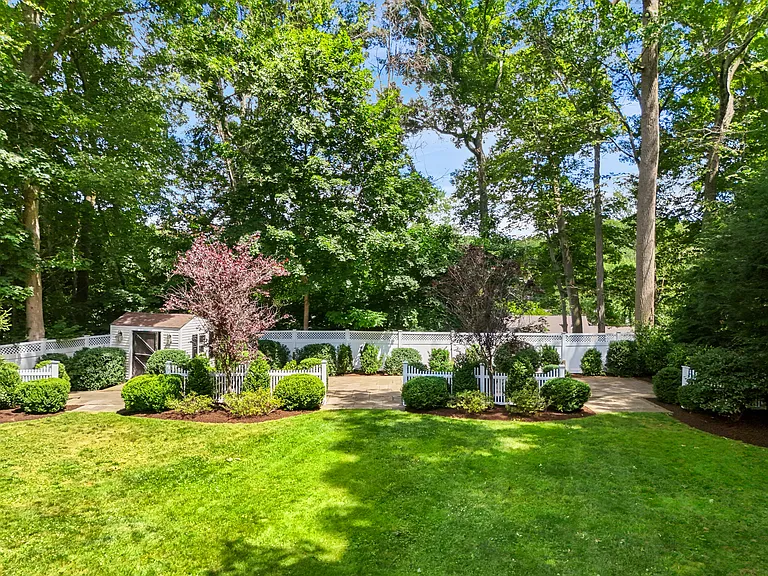 141 Idlewood Dr — Photo 34