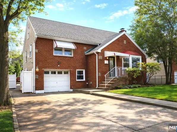 86 Howland Ave, Teaneck, NJ 07666