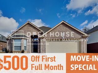 549 Oakbrook Dr, Burleson, TX 76028