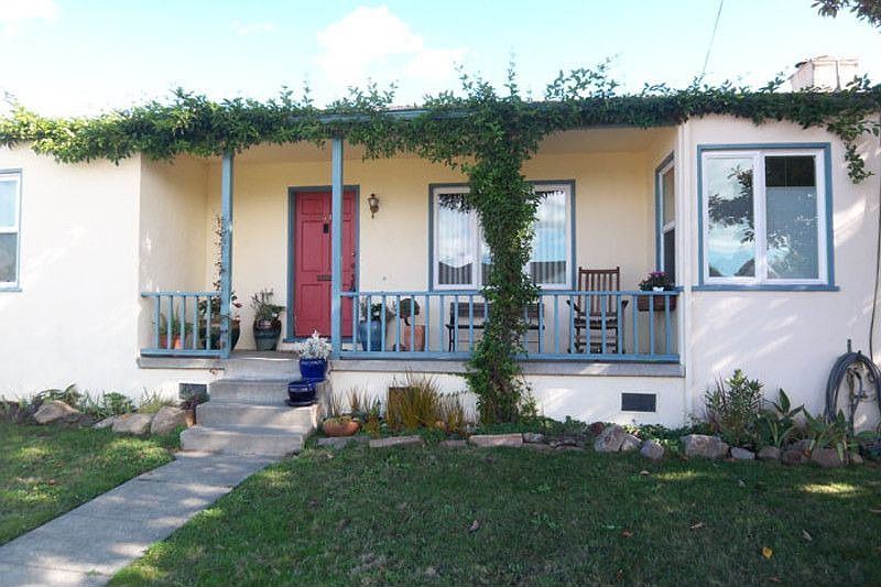 2nd image of 574 39th St