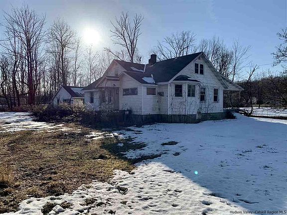 4th image of 8-15 Creekside Dr