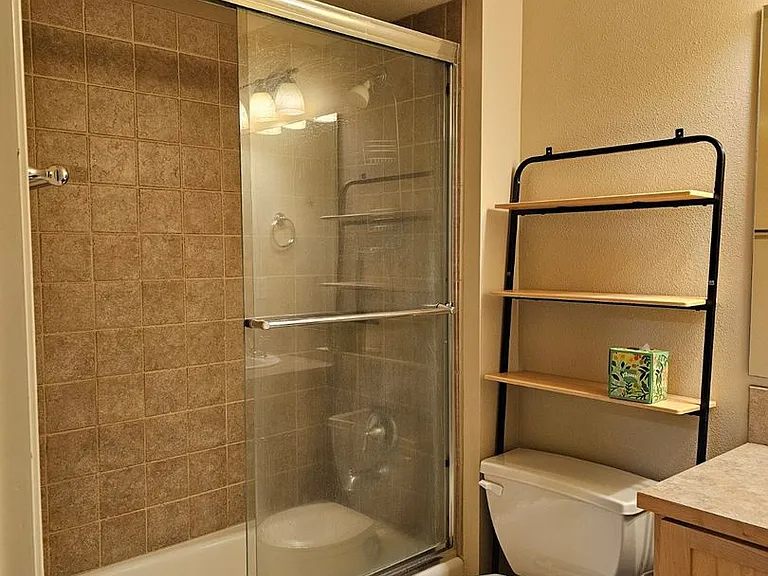 715 NE Oak St #B — Photo 18