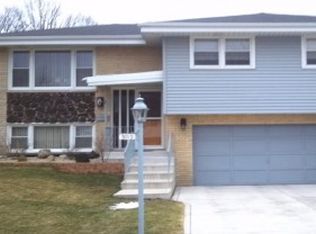 9015 W 93rd St, Hickory Hills, IL