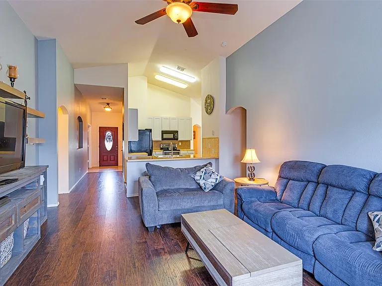1213 Columbus Ln — Photo 14