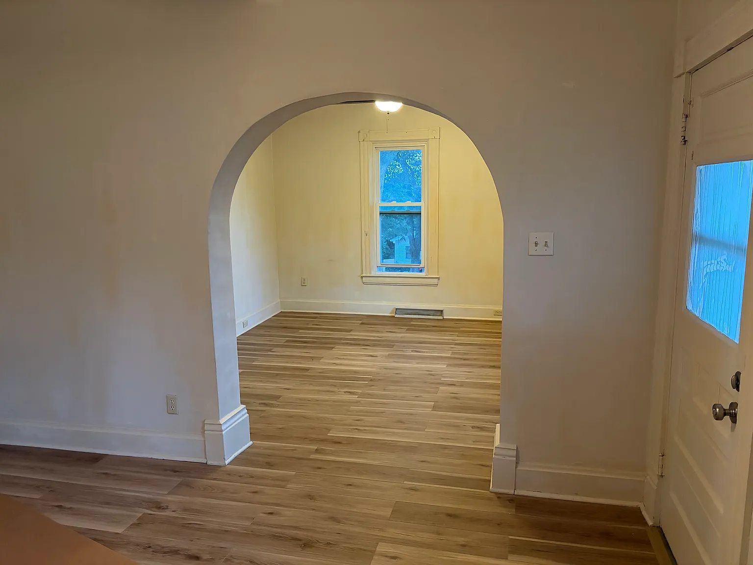 2 bed, $1,100 — Photo 4