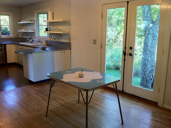 4th image of 12 Windermere Dr