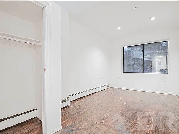 5th image of 530 W 47th St APT 1A