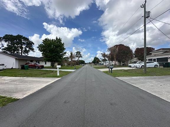 3rd image of 751 SW Monsoon Road