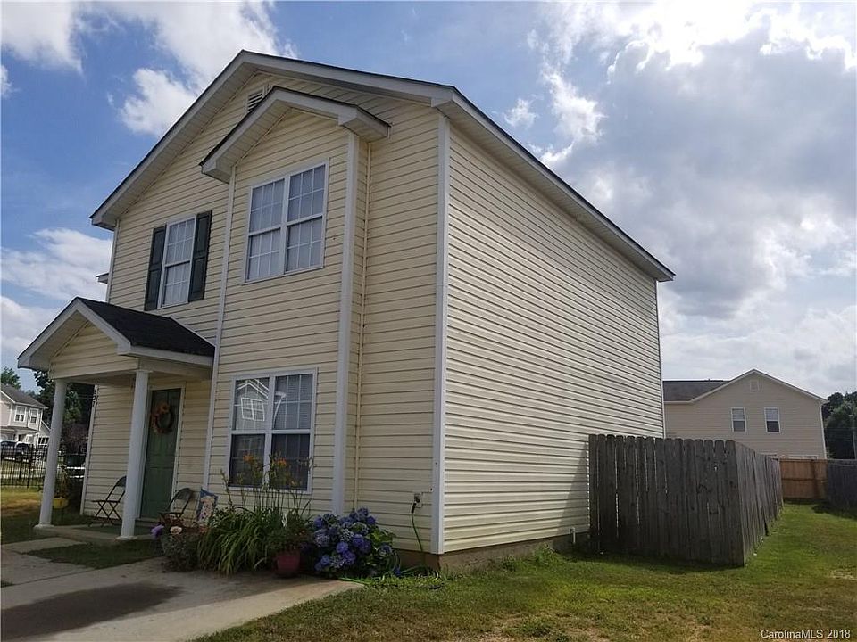 2nd image of 827 N Oakshire Cir