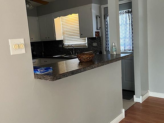 Island between kitchen and dining room