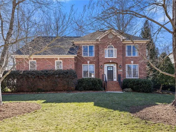 6410 Clubside Dr, Whitsett, NC 27377