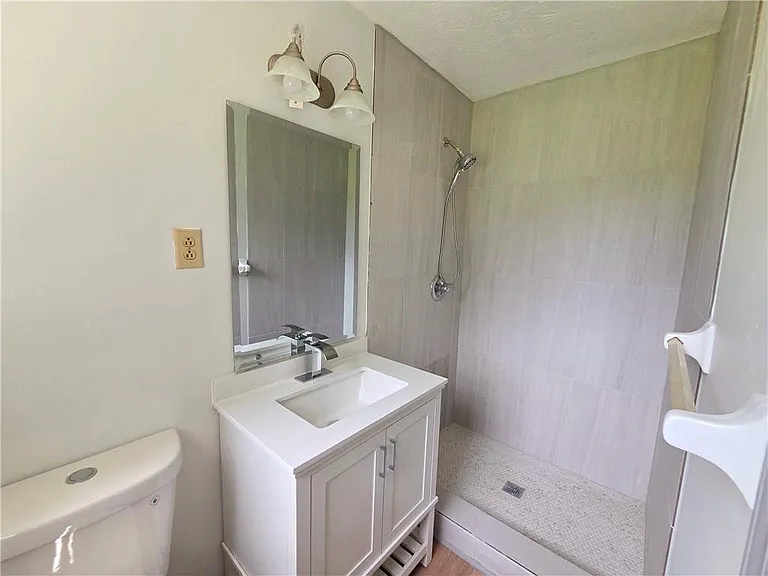 6684 Londonderry Dr — Photo 27