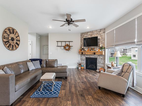 4th image of 3427 Sagecrest Dr