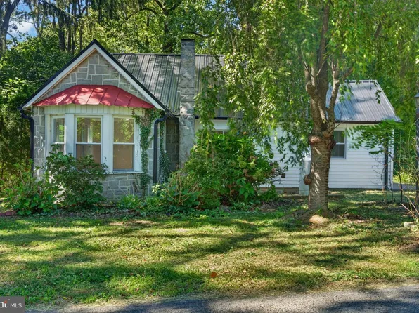 21 Silver Swallow Rd, Reading, PA 19606