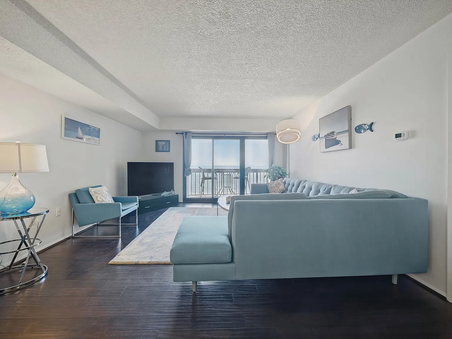 2 bed, 974 sqft, $3,200 — Photo 4