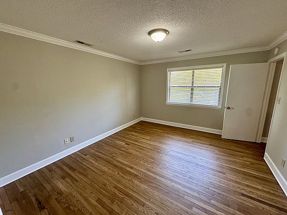 5th image of 16374 Oakdale Rd