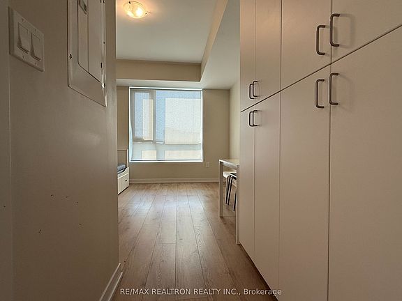 5th image of 1800 Simcoe St N #401