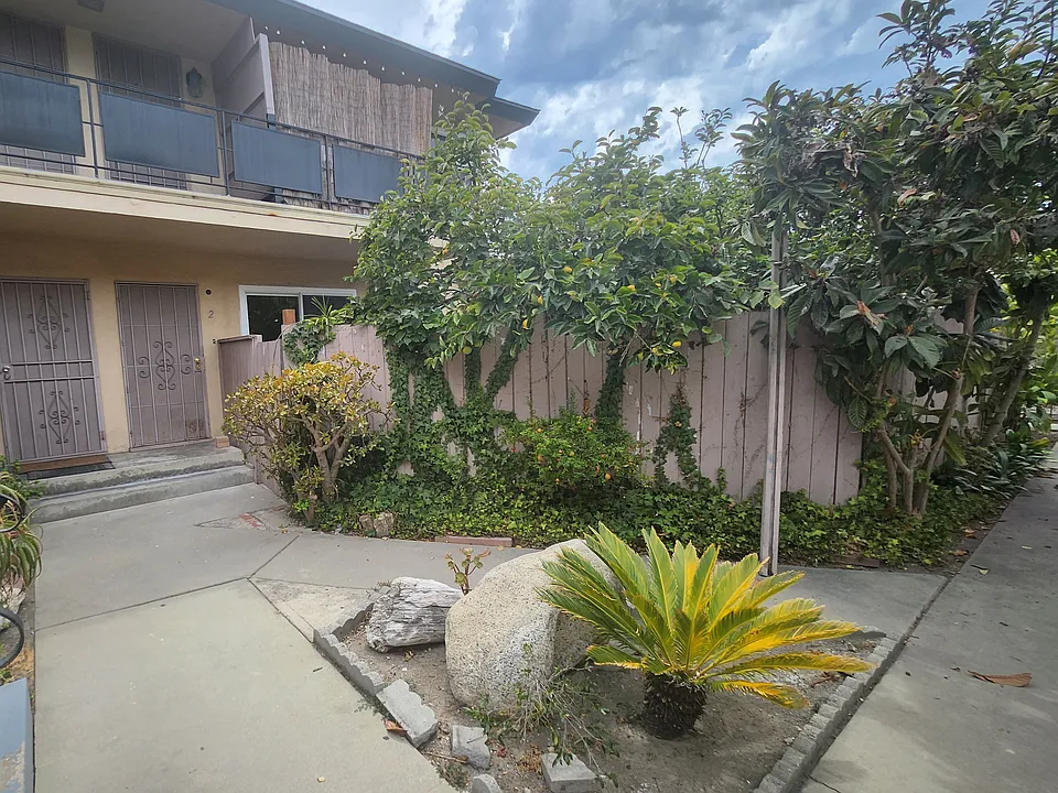3808 S Bronson Ave #2
