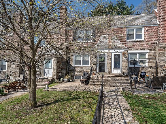 3rd image of 726 Fairfax Rd