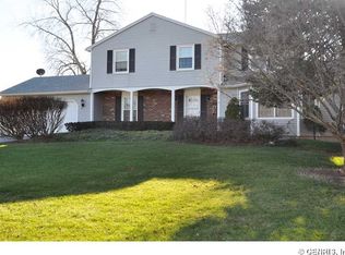 36 Concord Dr, Pittsford, NY 14534