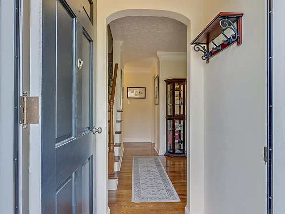 4th image of 620 Dogwood Ln