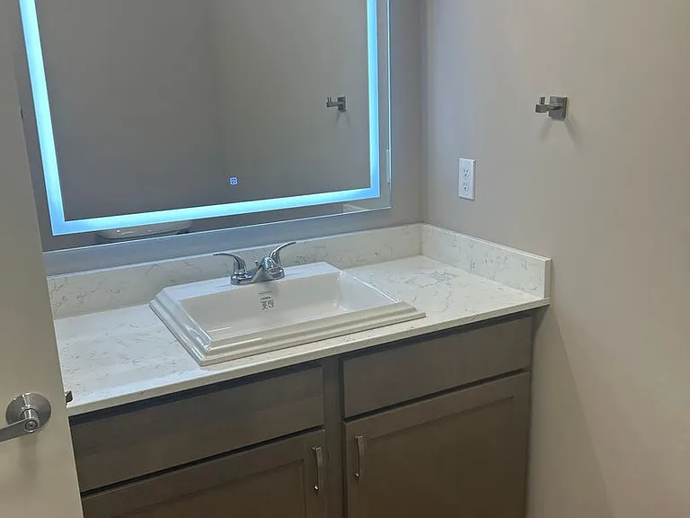 Plaza 93 Apartments — Photo 42