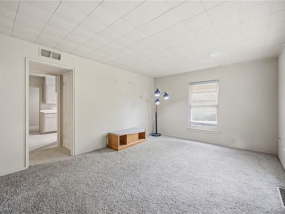 2nd image of 731 Mae St