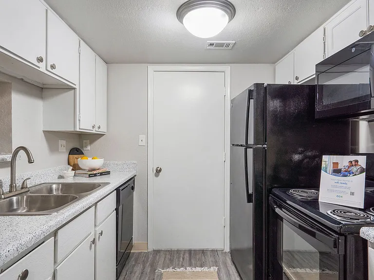 Sheridan Springs - Now Offering One Month FREE! Plus Free Applications! — Photo 10