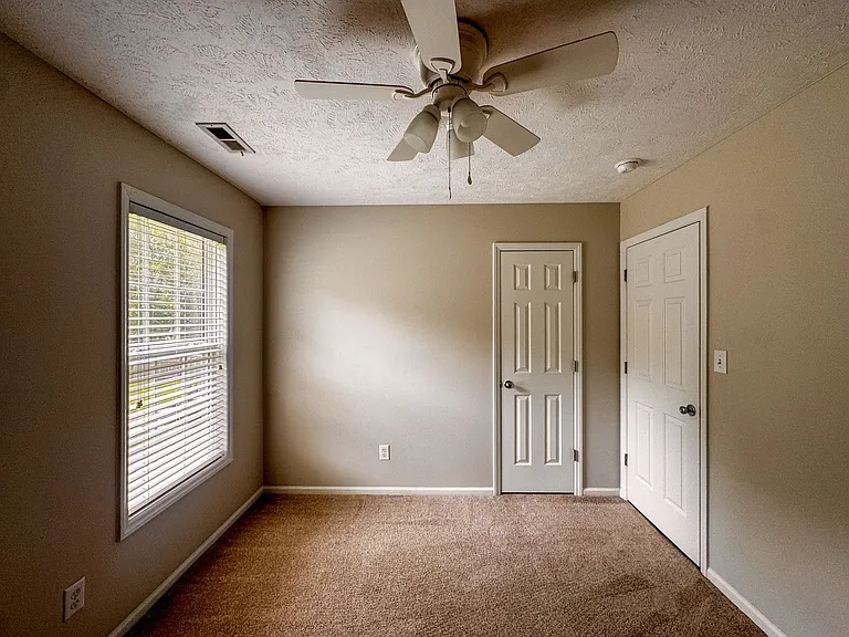 214 Somerset Dr — Photo 22