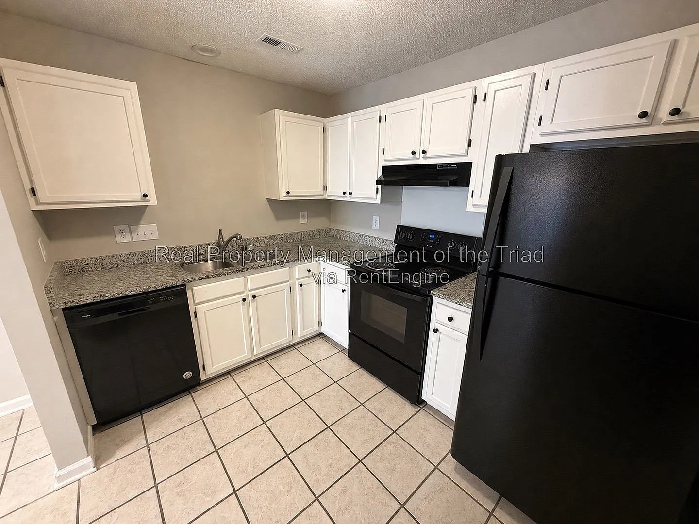 3 bed, 2.0 bath, 1023 sqft, $1,675 — Photo 2