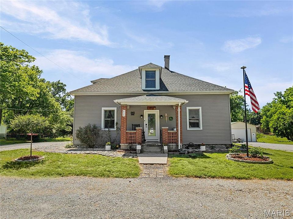 1st image of 833 Edward St