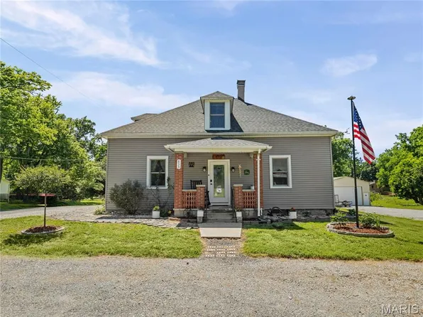 833 Edward St, Saint Libory, IL 62282