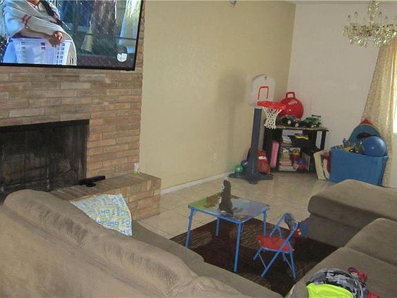 3rd image of 350 Thunderbird Dr APT 21